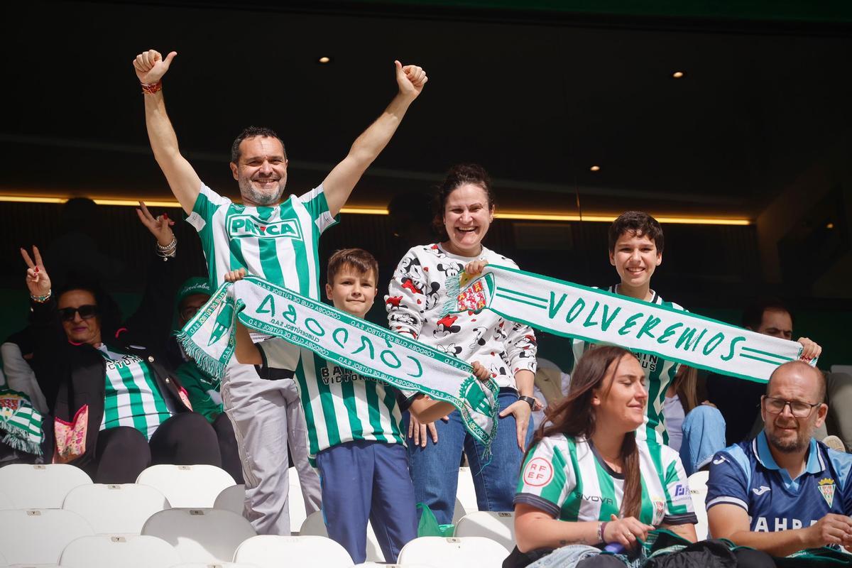 Córdoba CF-Granada | Las imágenes de la afición en El Arcángel