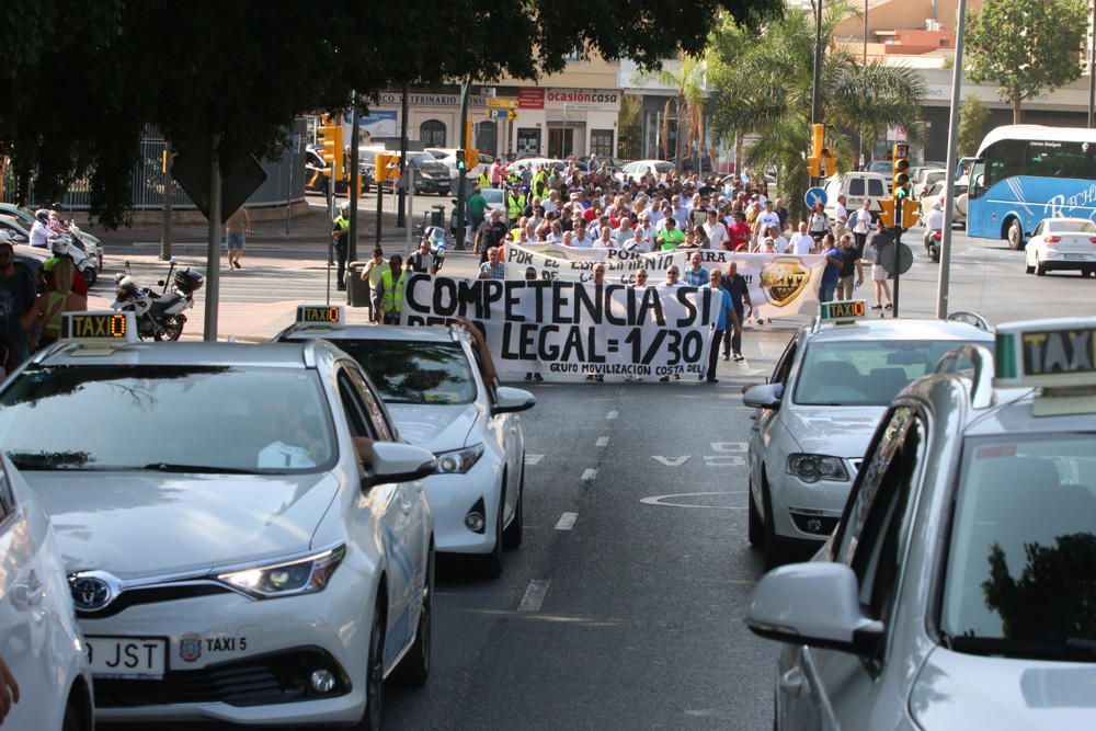 Más de 400 taxis se manifiestan para pedir mayor control de los VTC