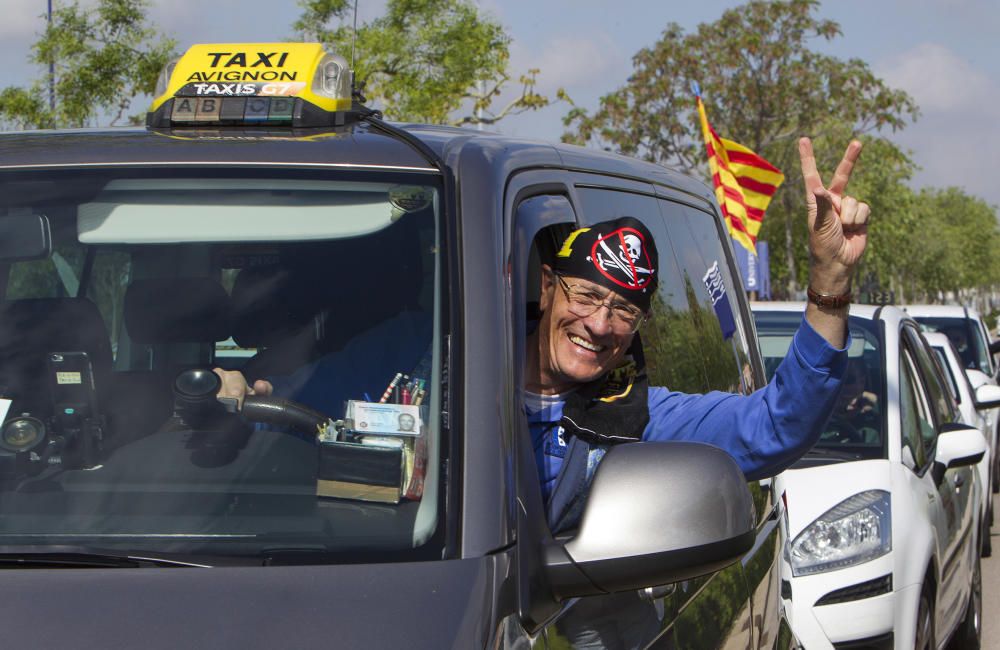 Protesta de los taxistas en Castelló contra Uber