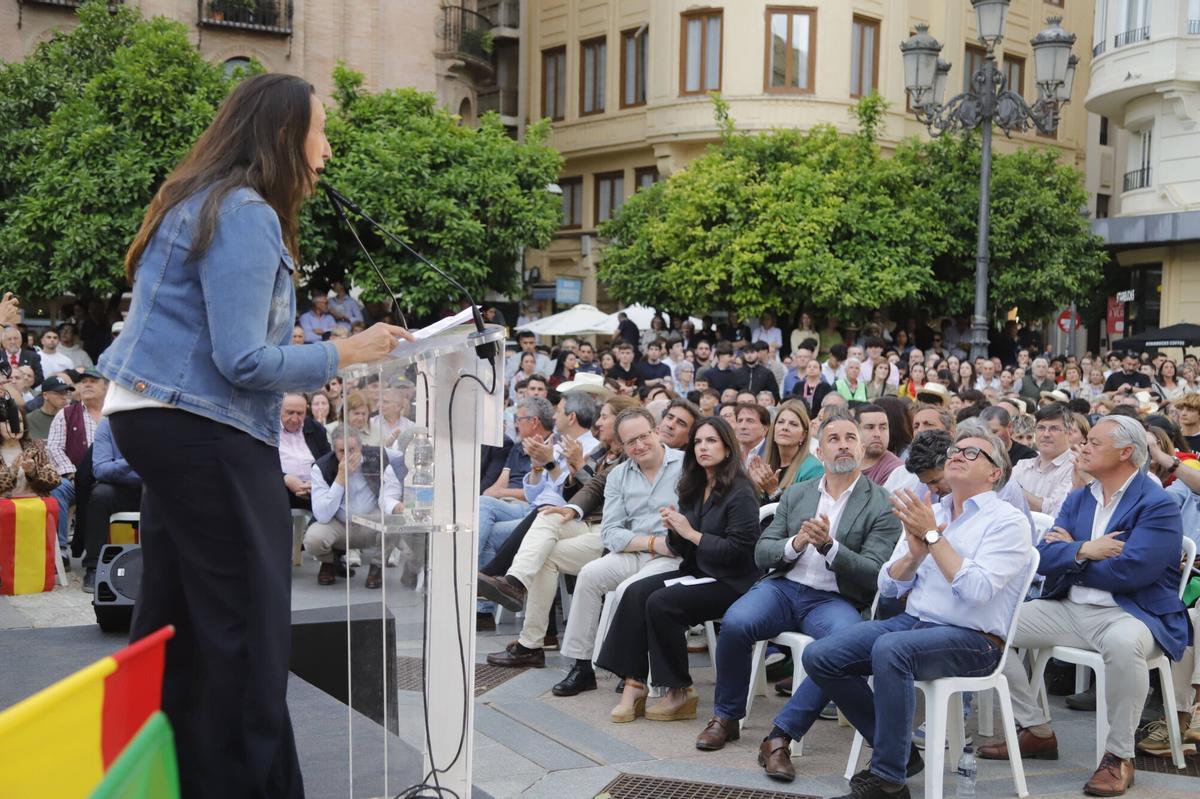 El mitin de Santiago Abascal en la plaza de las Tendillas de Córdoba, en imágenes El mitin de Santiago Abascal en la plaza de las Tendillas de Córdoba, en imágenes