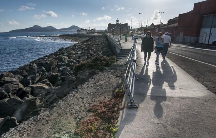 LAS PALMAS DE GRAN CANARIA A26/05/2017. Sendero de la ciudad de LPGC. Ruta azul desde el monumento al Atlante hasta la Bahía del Confital. FOTO: J.PÉREZ CURBELO