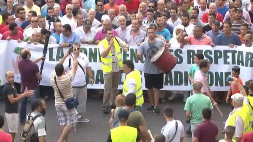 VÍDEO / Miles de musulmanes protestan por la prohibición de importar corderos a Melilla