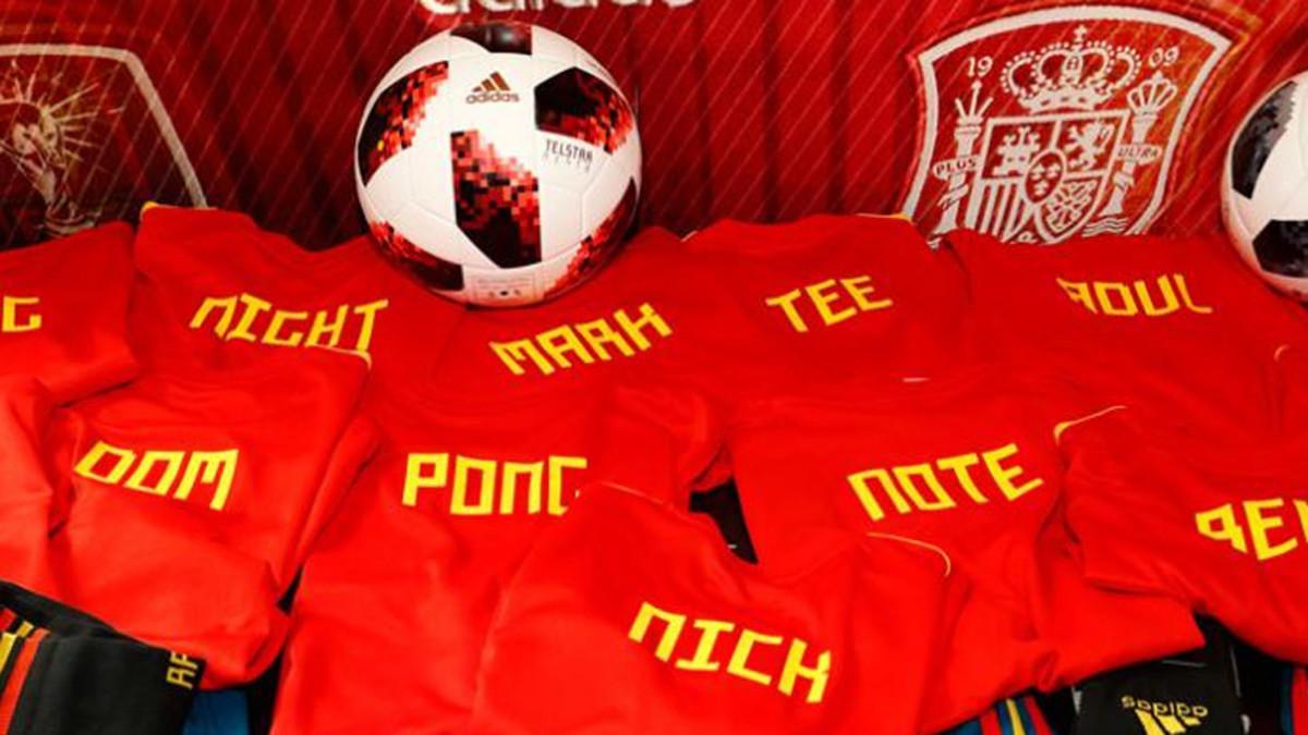 Las camisetas de la selección española para los niños rescatados en Tailandia