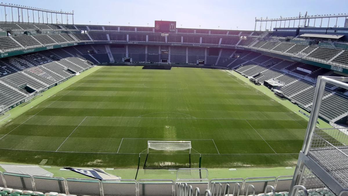 Vista panorámica del estadio Martínez Valero, cuya capacidad actual es de 31.500 espectadores