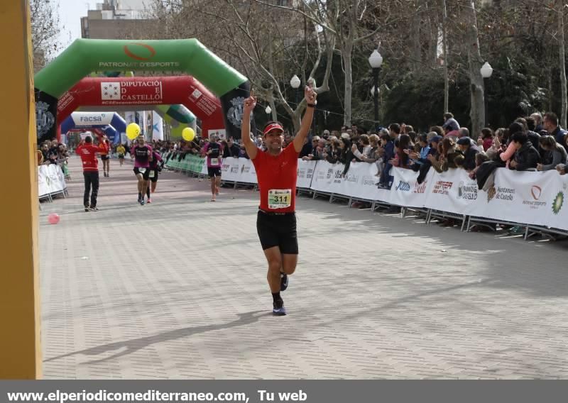 Atletas en el IX Marató BP de Castellón