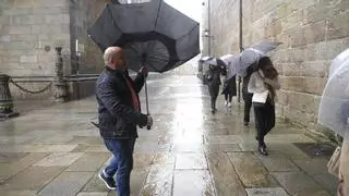 Cambio radical del tiempo en Galicia: una DANA y varios frentes traen de nuevo la lluvia a Santiago