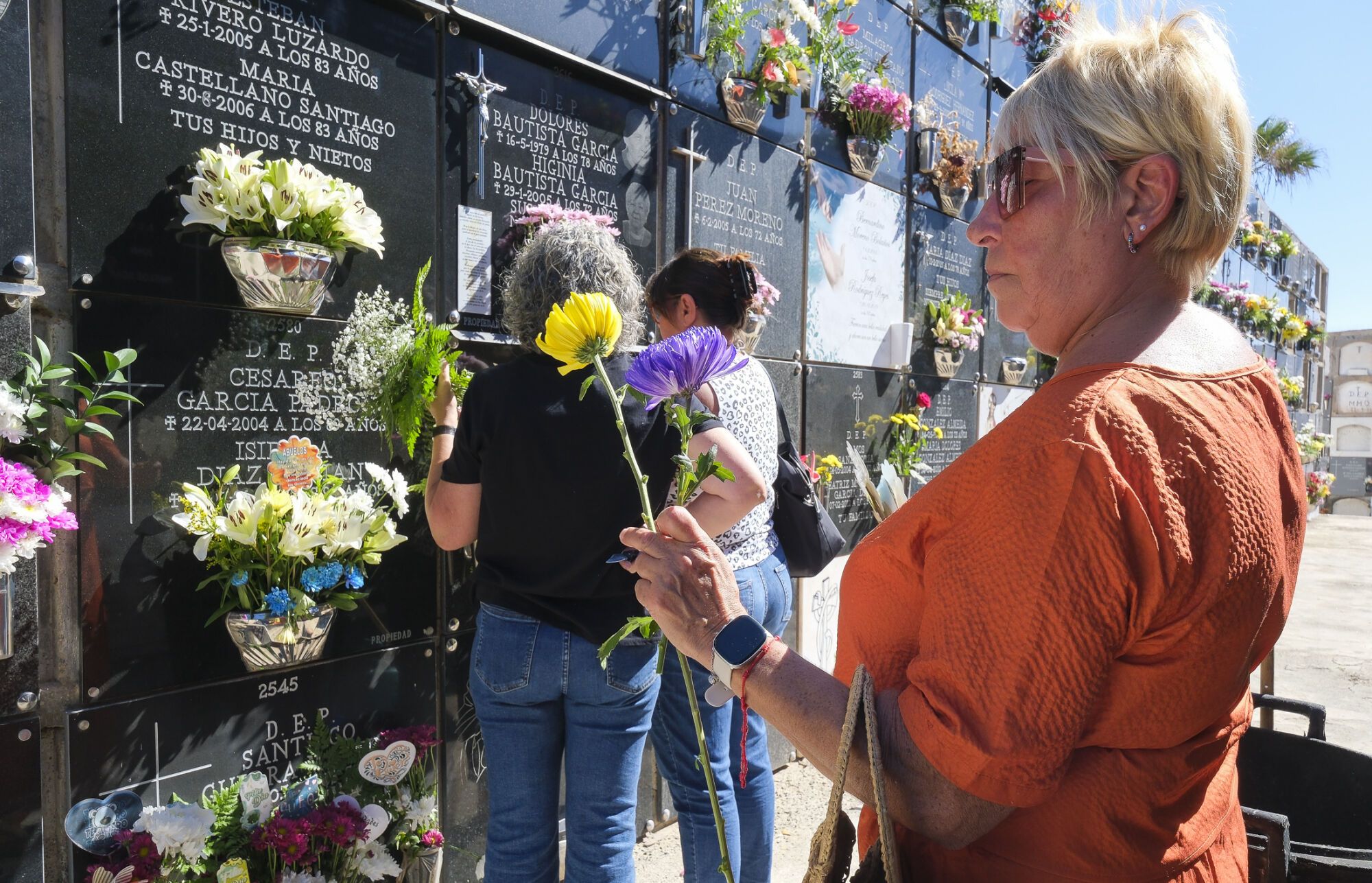 Día de los difuntos en el cementerio de La Atalaya de Guía