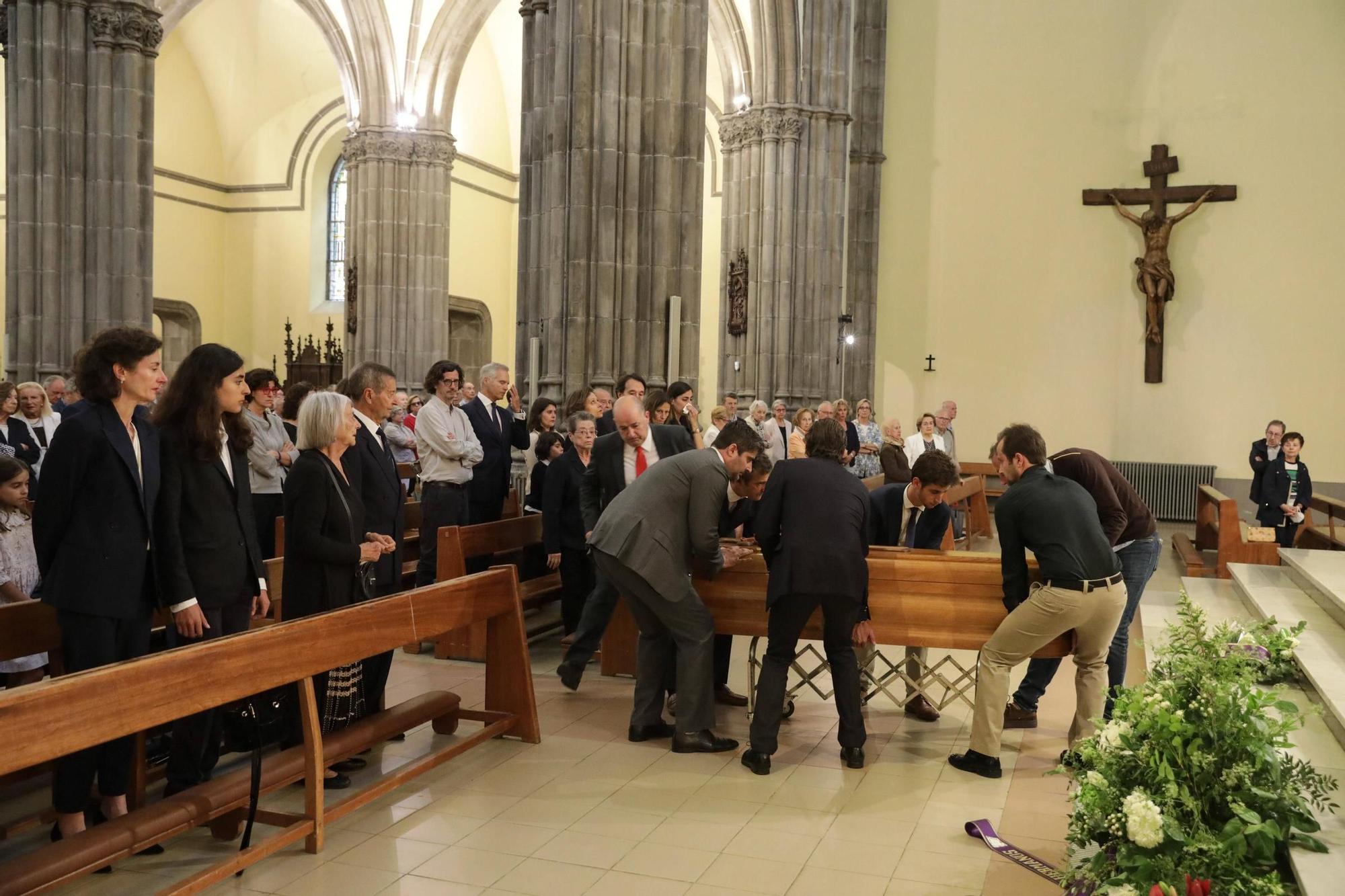 Funeral en la iglesia de San Lorenzo por Íñigo González-Posada
