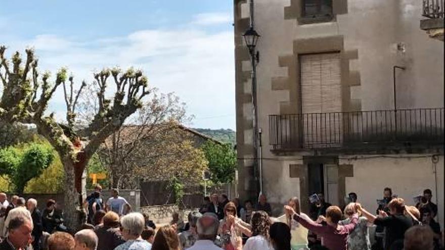 Sardanes en l&#039;homenatge a la vellesa de les Planes d&#039;Hostoles.