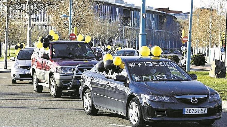 Los interinos aragoneses salen a la calle para lograr que fijen sus plazas