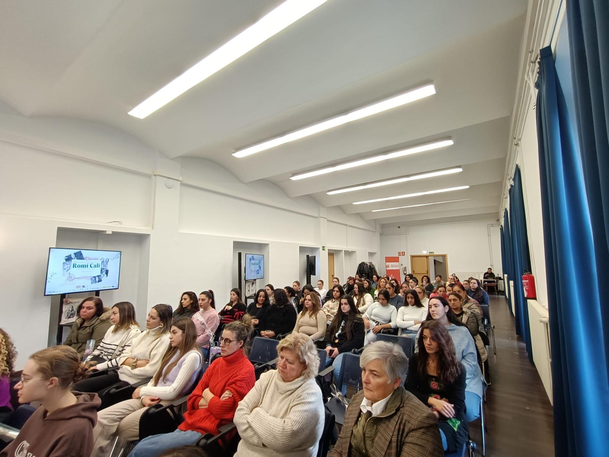 Las Jornadas de Mujeres Gitanas de Asturias "Romí Calí", en imágenes