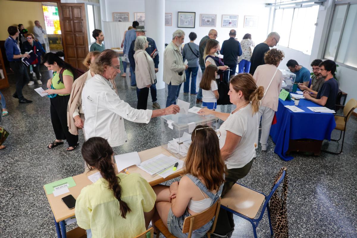 Votación electoral en el colegio La Salle de Gràcia