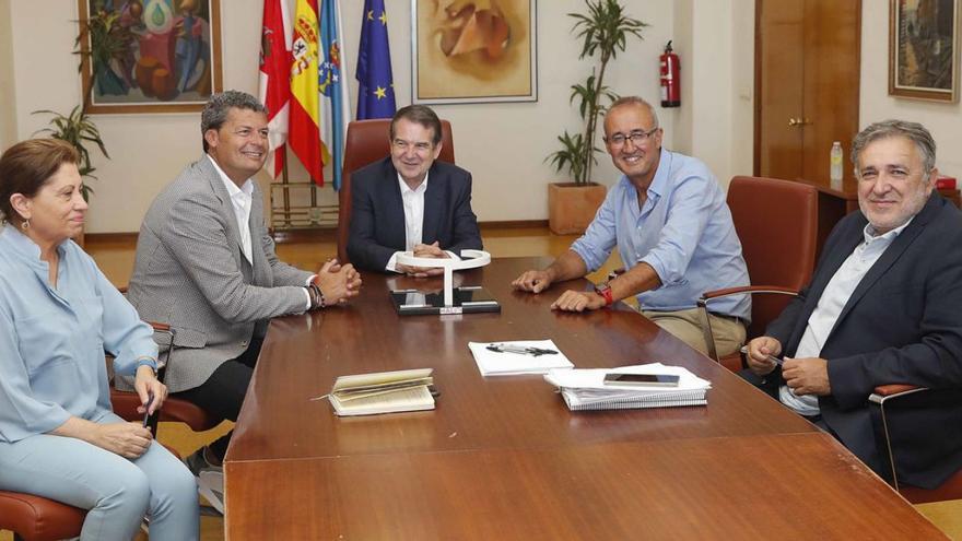 Espinosa, Gómez, Caballero, González y Pardo durante la reunión de ayer en Vigo. |   // PABLO HERNÁNDEZ GAMARRA