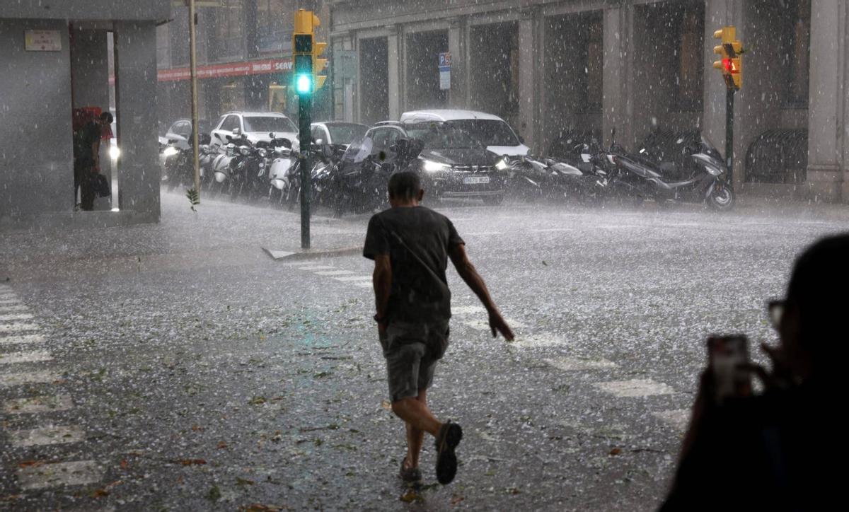El fort temporal deixa una desapareguda en una riuada a Olivella