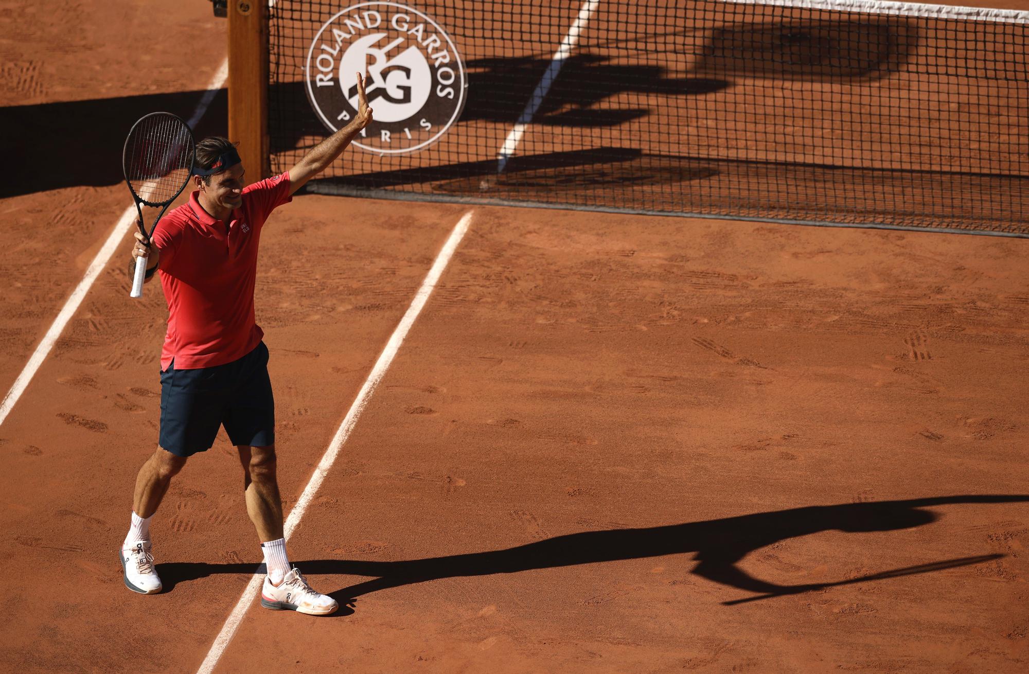 Federer, un hombre feliz tras ganar en su debut en Roland Garros
