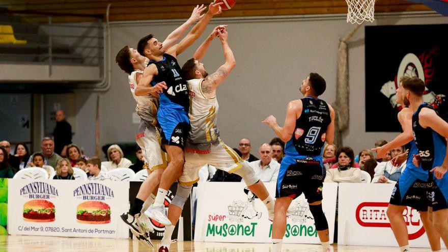 Imagen de un partido de esta temporada del Class Bàsquet Sant Antoni | TONI ESCOBAR