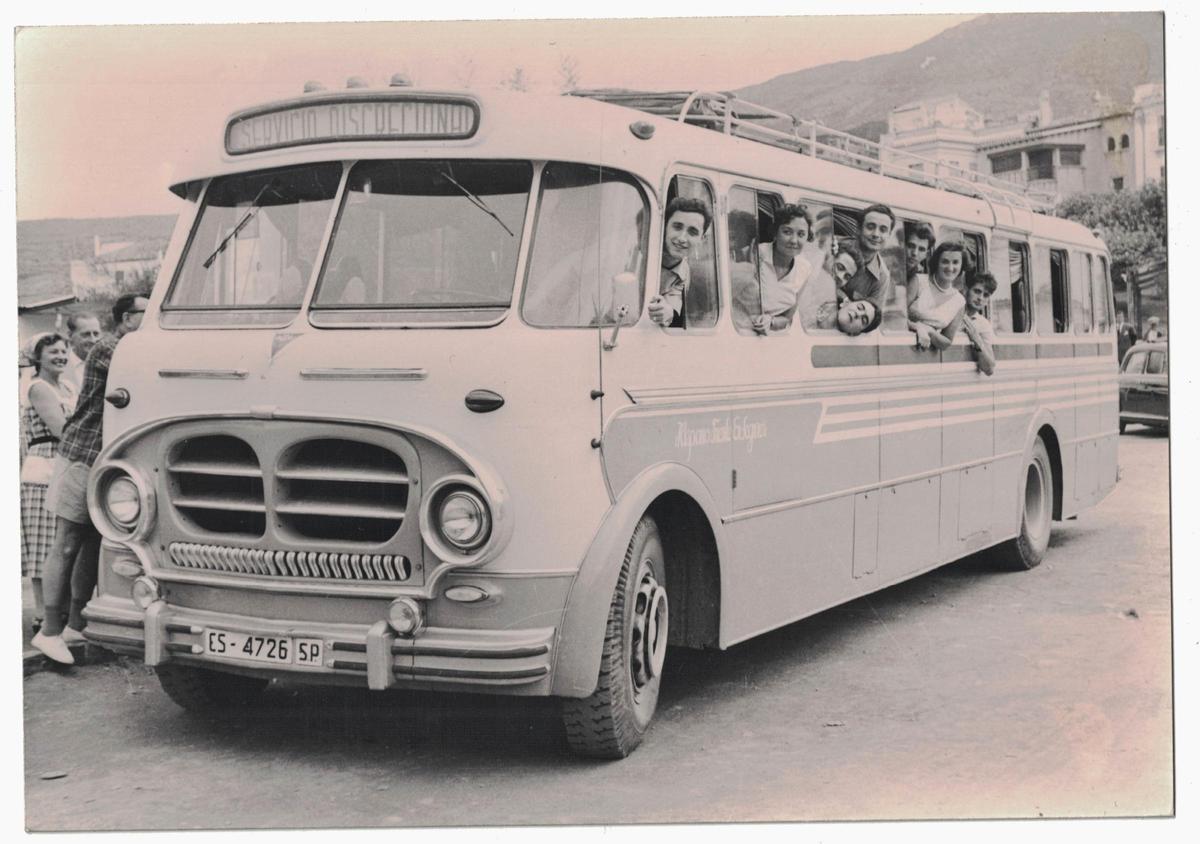 Autobús de servicio discrecional de mediados del sigle XX.