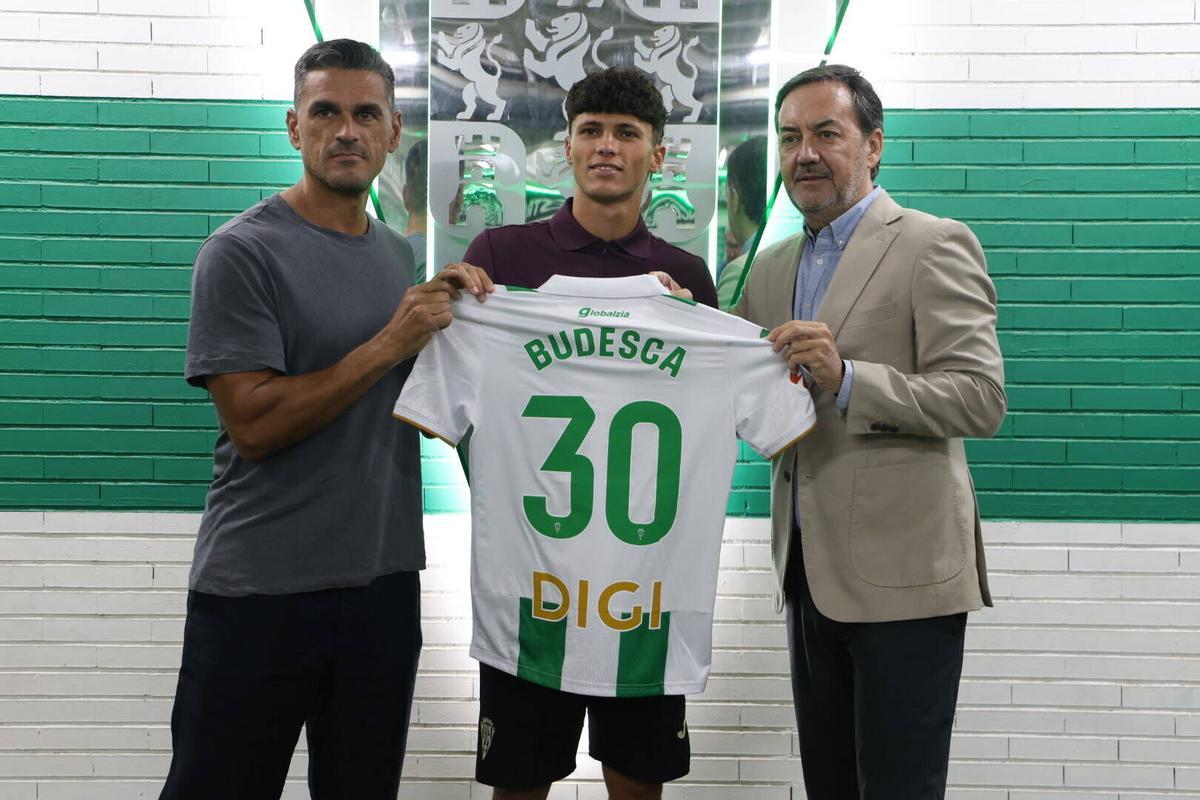 La presentación de Dani Budesca como nuevo jugador del Córdoba CF, en imágenes La presentación de Dani Budesca como nuevo jugador del Córdoba CF, en imágenes