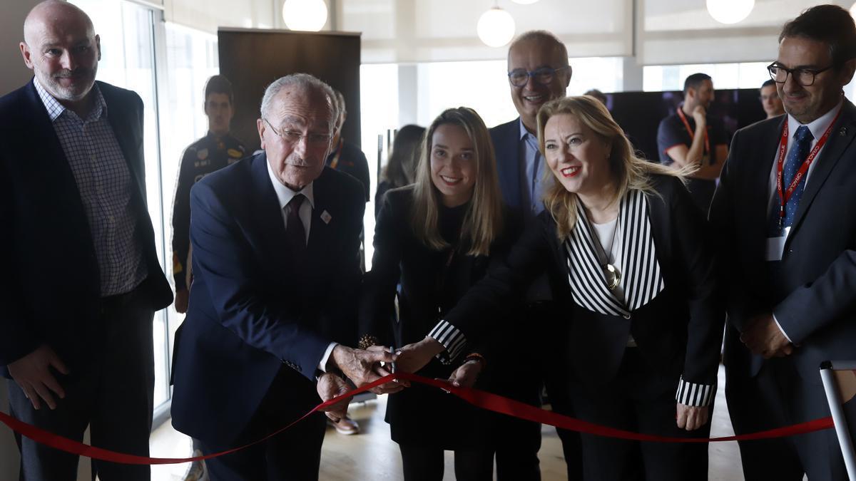 La consejera de Economía, Hacienda y Fondos Europeos, Carolina España, y el alcalde de Málaga, Francisco de la Torre, en la inauguración del Innovation Hub de Oracle.