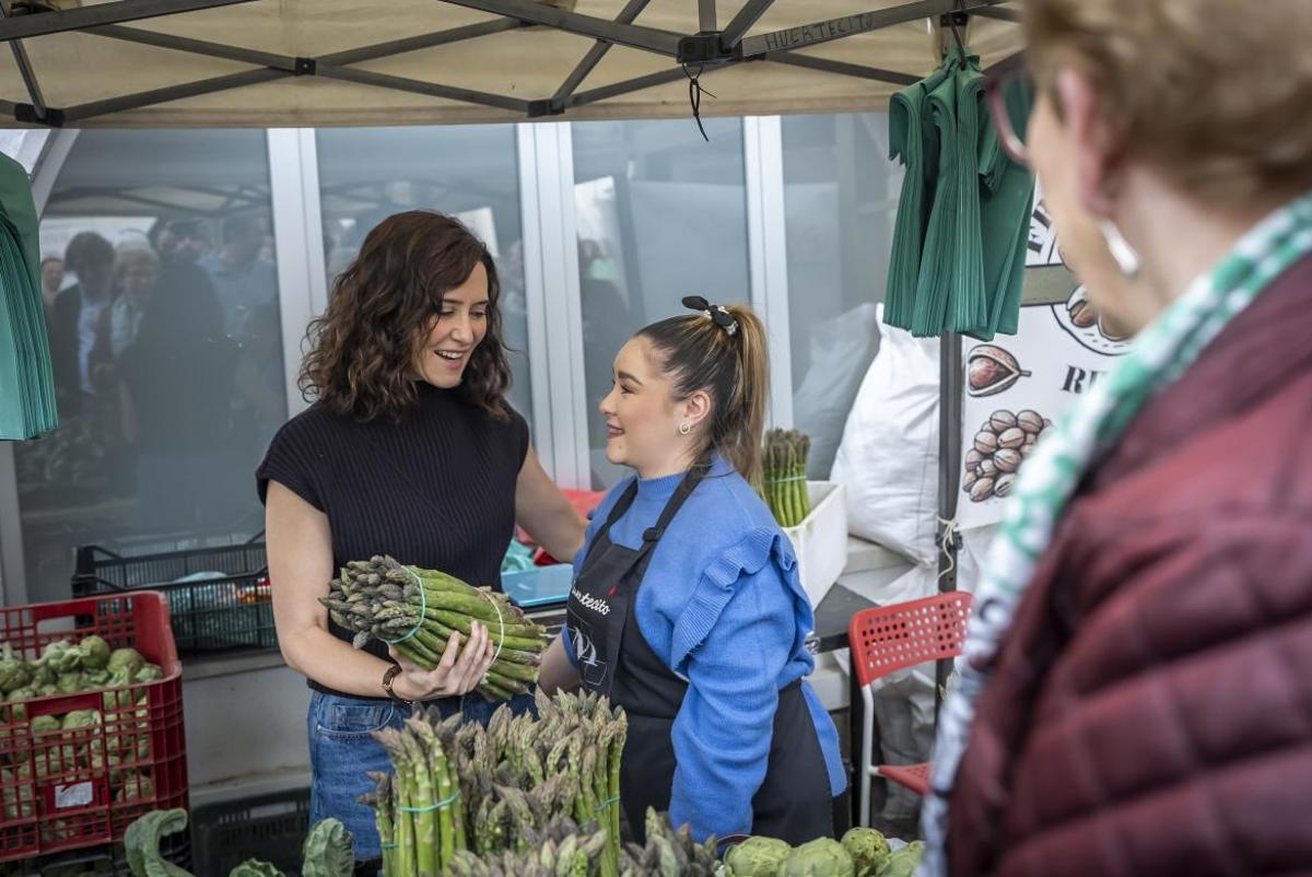Díaz Ayuso anuncia la renovación de dos ayudas para la incorporación de agricultores y ganaderos al sector primario.