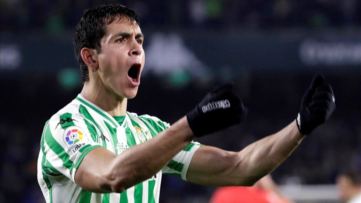 Aissa Mandi celebrando un gol ante el Espanyol