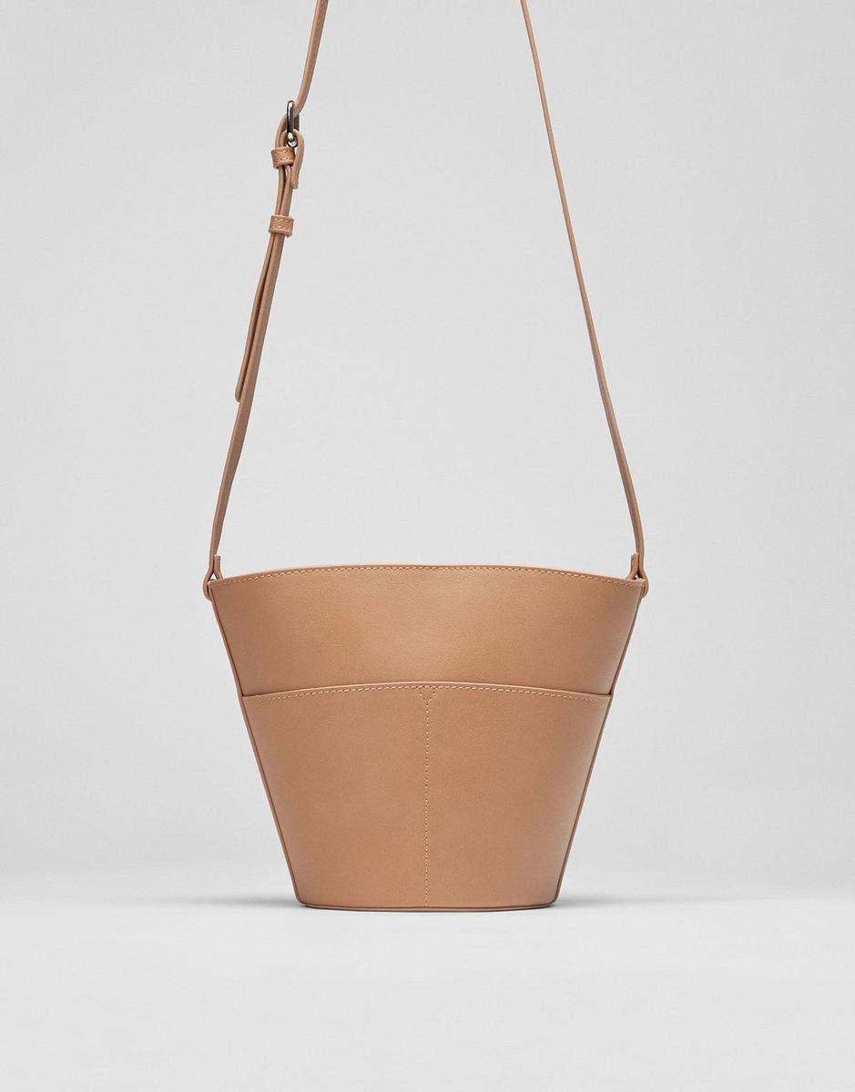 Bolsos Pull&amp;Bear: bandolera capazo