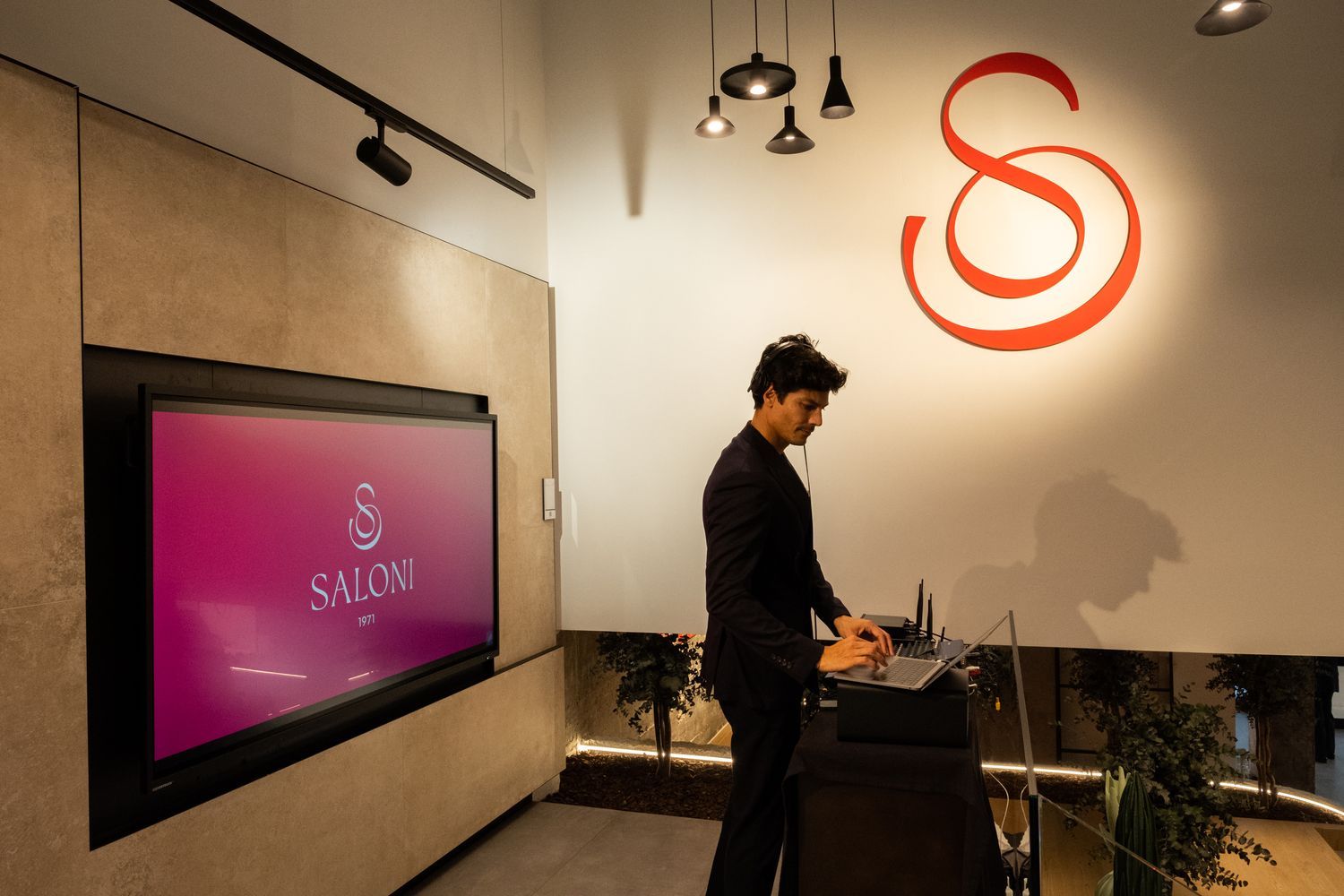 Saloni inaugura por todo lo alto su nueva tienda en Madrid