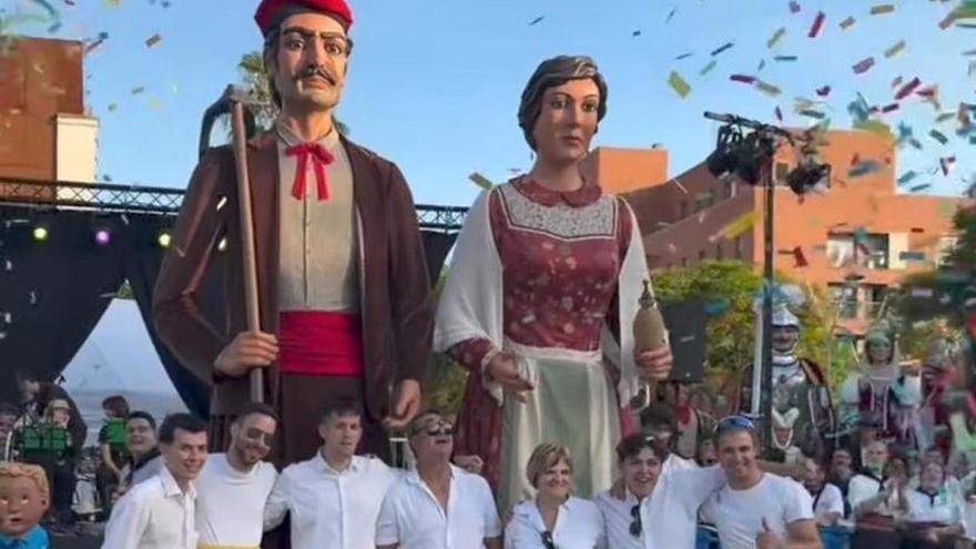 Els geganters de Sant Joan en el moment de la proclamació