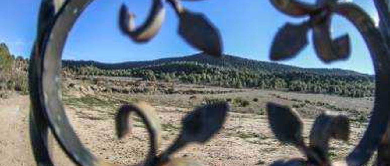 El camping de Sierra Escalona se situaría en la zona protegida del futuro parque natural