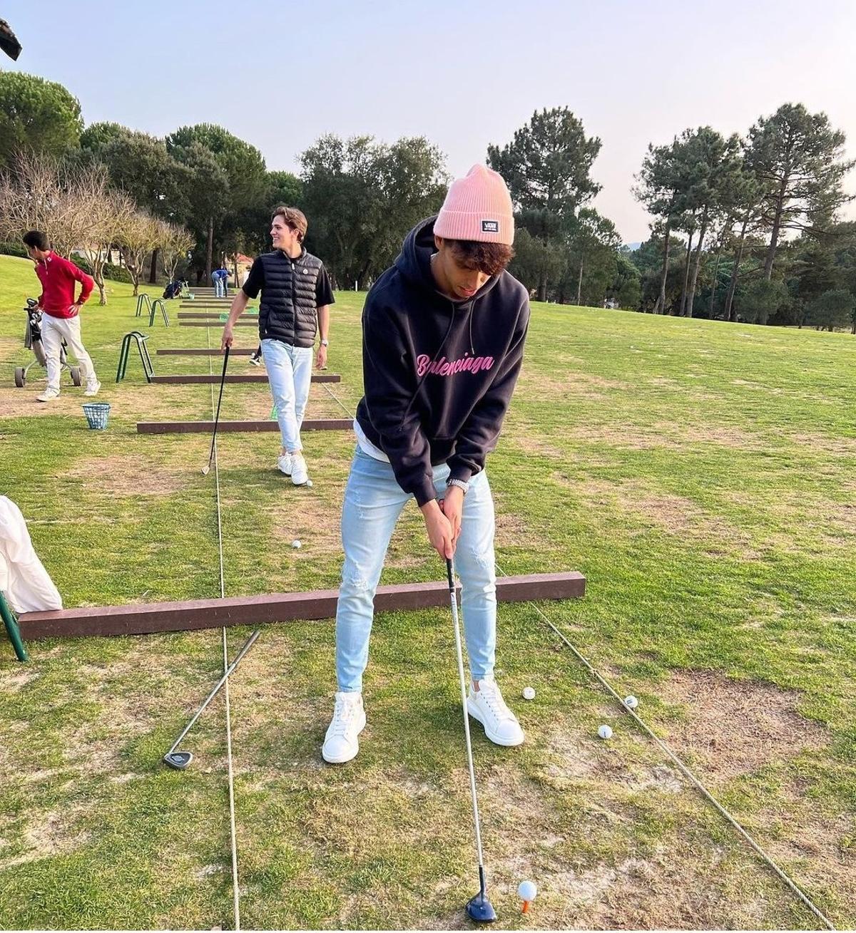 Joao Félix, jugando a golf