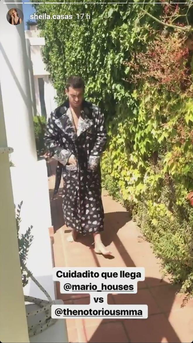 Mario Casas se tira a la piscina sin bañador