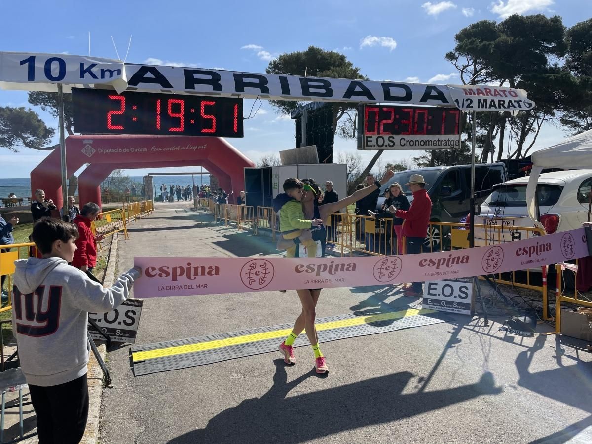 Xavi Tomasa i Sílvia Segura guanyen la 17a Marató d'Empúries