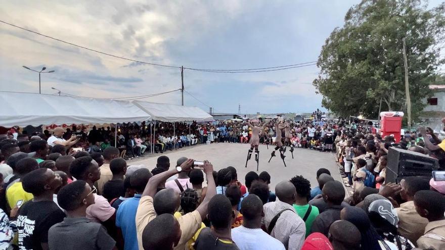 Maduixa es la primera compañía teatral europea que actúa en el Congo