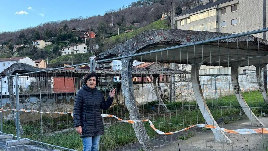 El PSOE reclama recuperar la marquesina para bicicletas del pozo San José de Turón