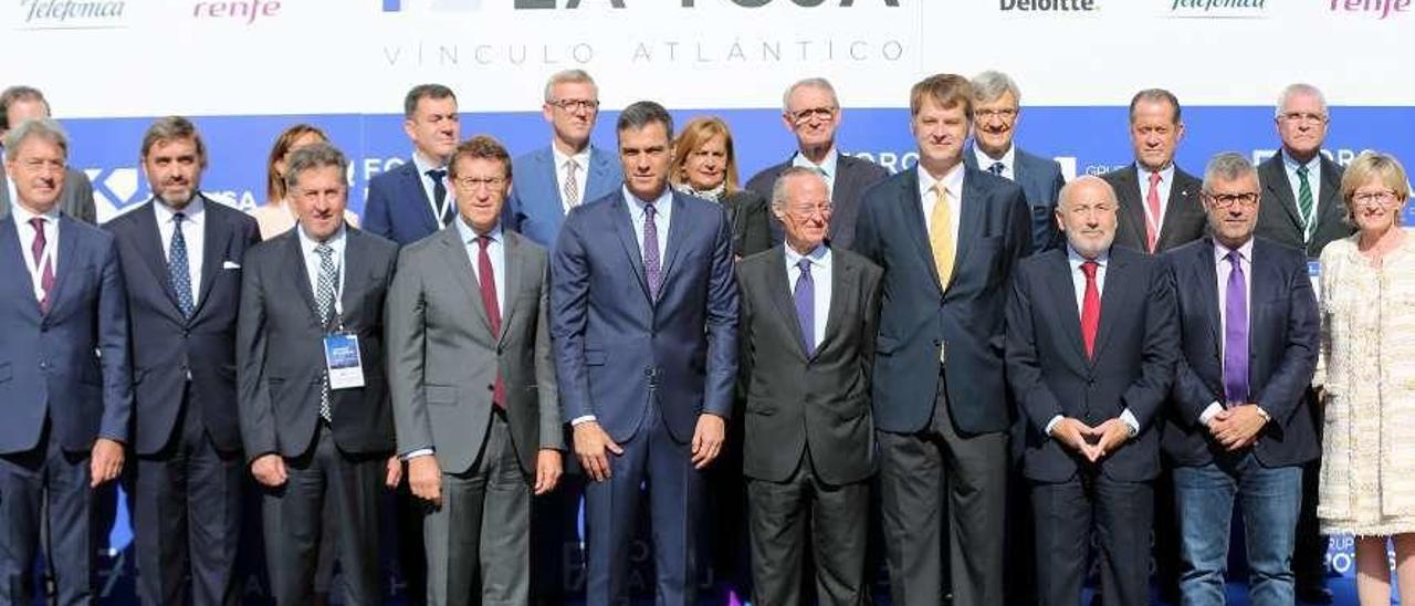 Foto de familia de la clausura del Foro La Toja celebrado en la isla de A Toxa. // Miguel Muñiz