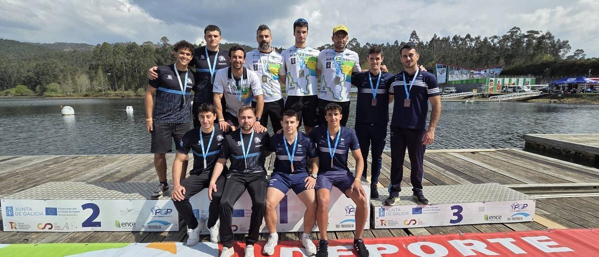 El podio del K4 sénior maculino, donde ganó el Ría de Aldán-Gandón.