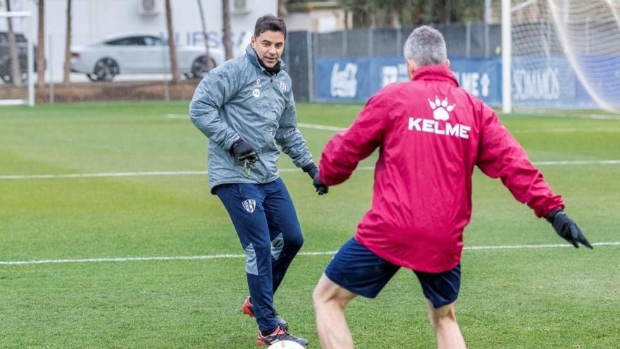 El entrenador de la SD Huesca, Míchel, en un entrenamiento reciente.