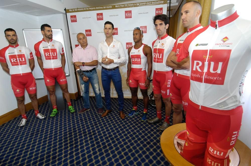 Presentación oficial del equipo ciclista RIU Team