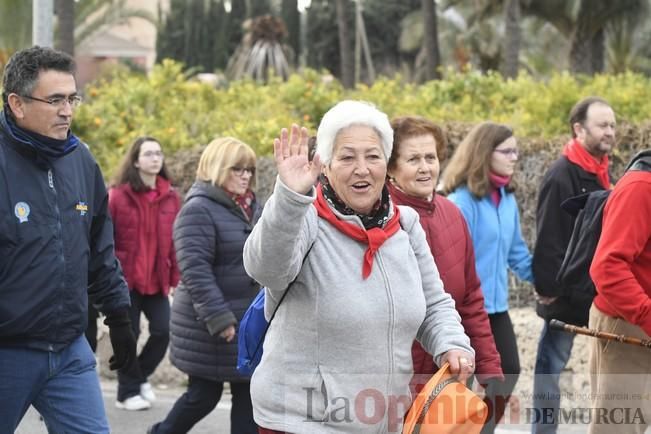 Los romeros acompañan a la Santa pese al frío.