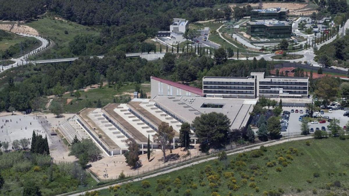 Una escola de Sant Cugat confina tots els grups de Primària per un brot de Covid Una escola de Sant Cugat confina tots els grups de Primària per un brot de Covid