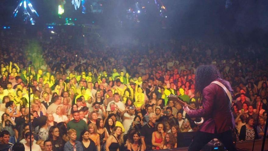 500 euros por día festivo: Carballo reforza o apoio ás festas populares