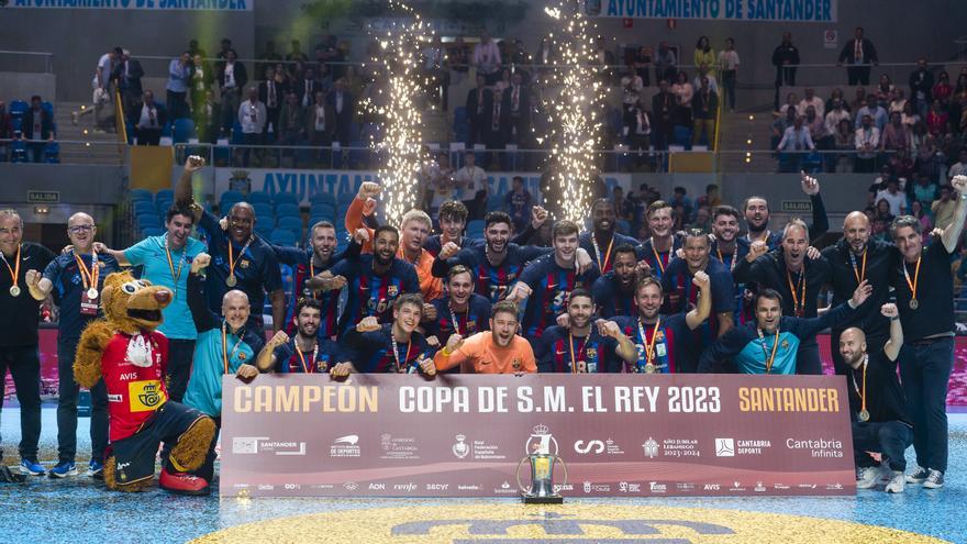 El Barça alza su décima Copa del Rey seguida con una exhibición