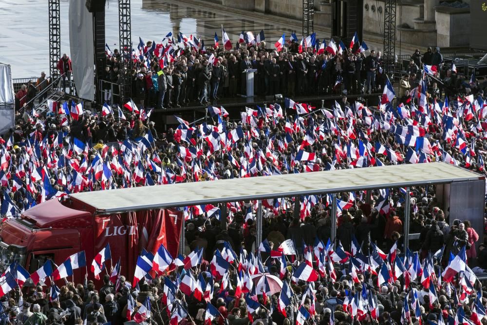 Acto de apoyo a François Fillon en París