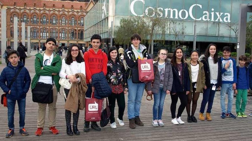 El grupo de alumnos de Aulas Tecnólope, en Barcelona. // FdV