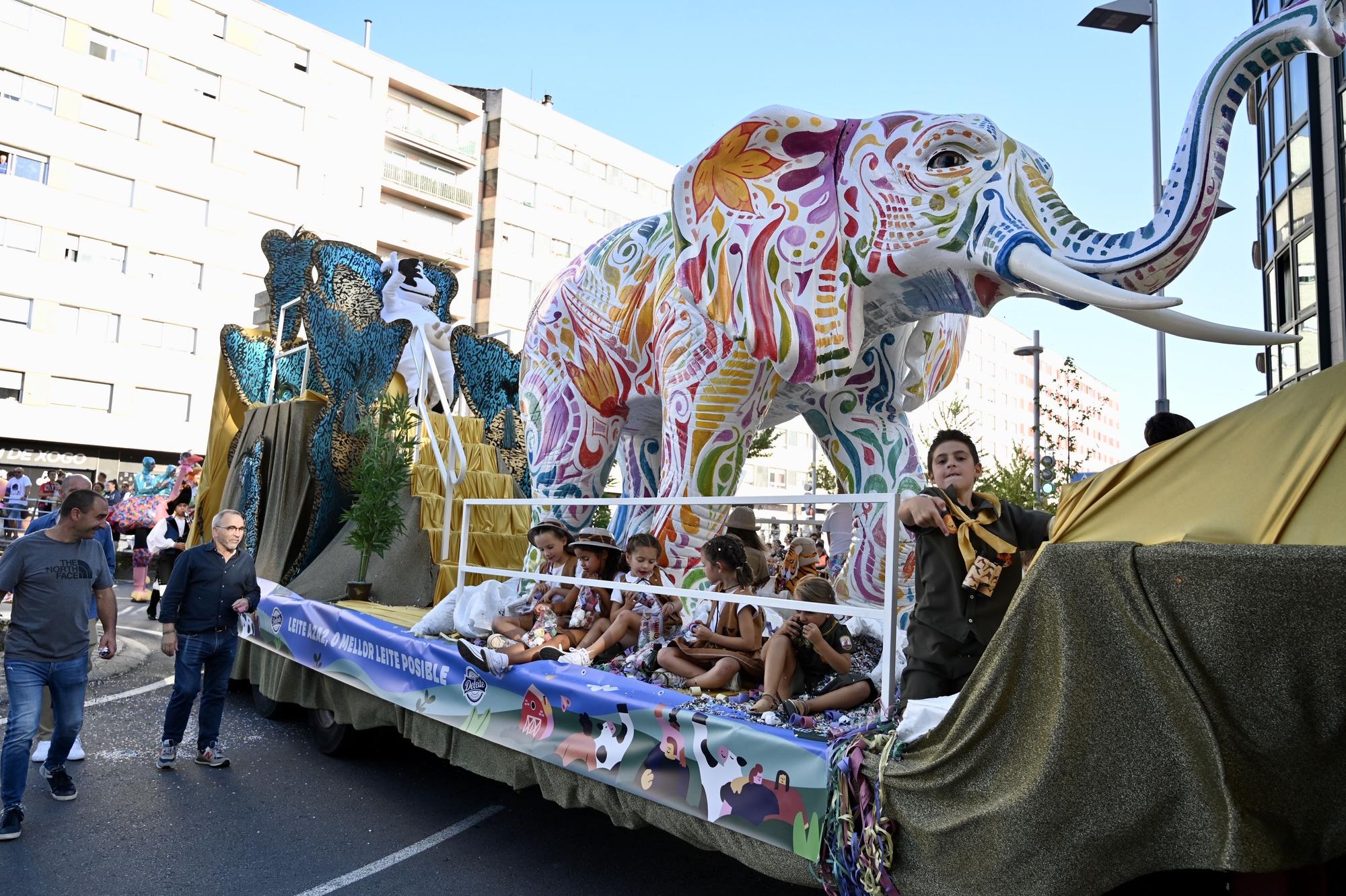 La Batalla de Flores vuelve a teñir de color las calles de Pontevedra