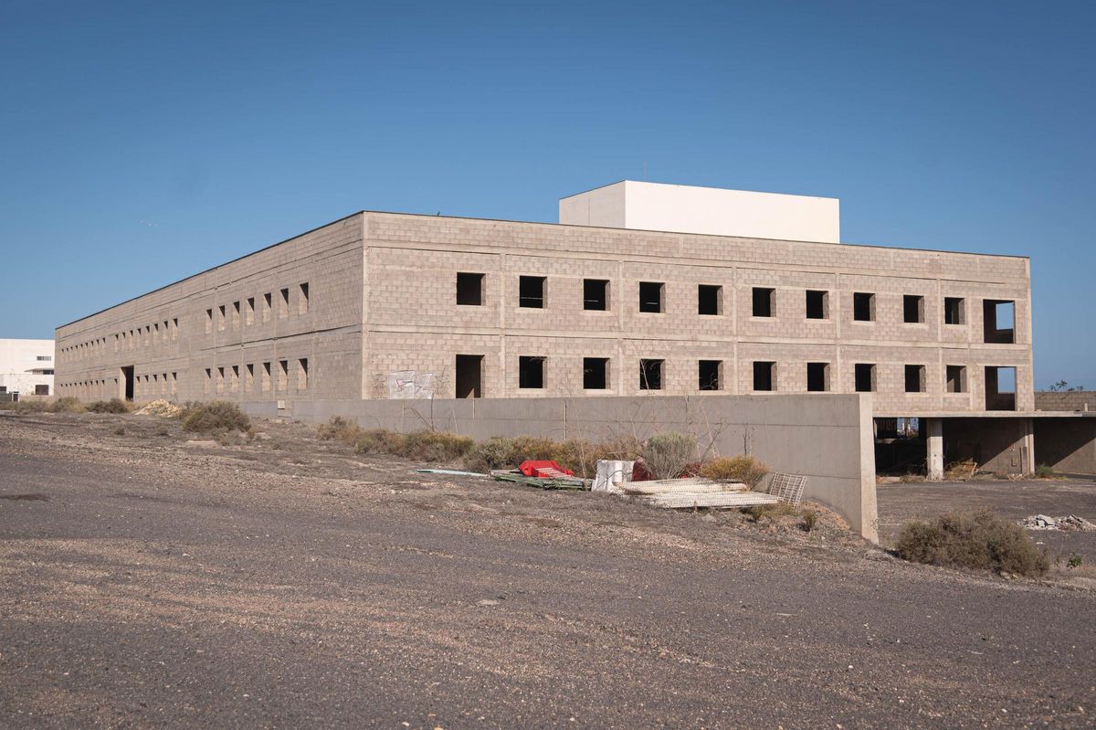 Obras para ampliar el Hospital del Sur en unas parcelas donde en principio se iba a construir el centro geriátrico.