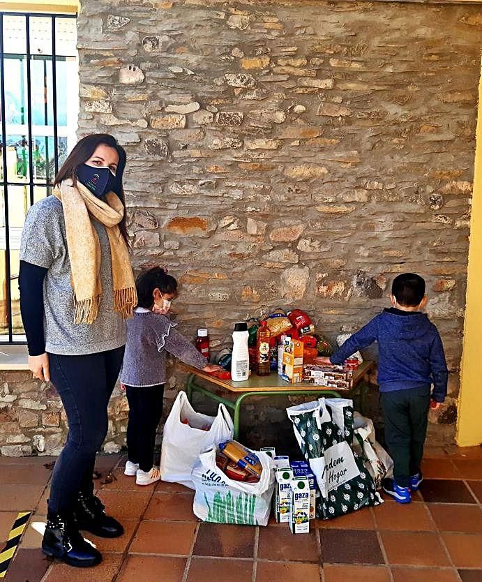 Recopilación de alimentos realizada por el cole. | Ch. S