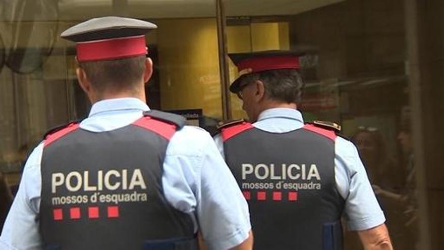 Detenen dos joves per robar quatre cadenes d&#039;or a Lloret