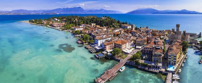 Pueblo italiano Sirmione