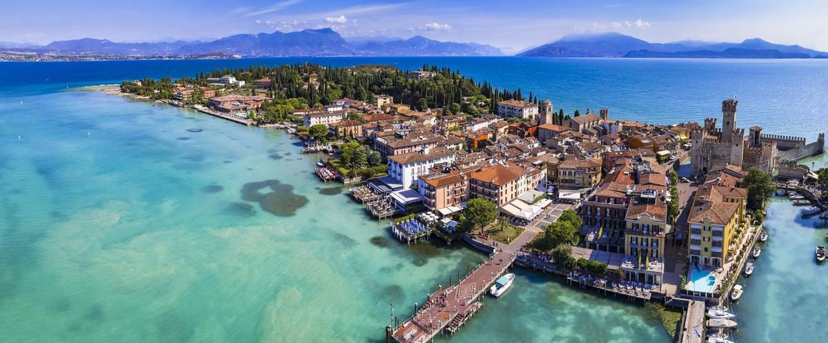 Pueblo italiano Sirmione